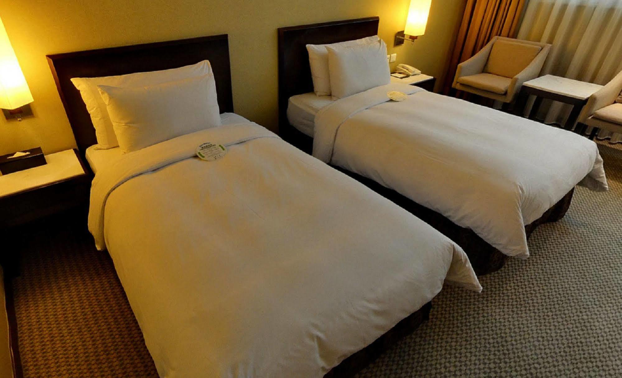 Khách sạn International 3*
